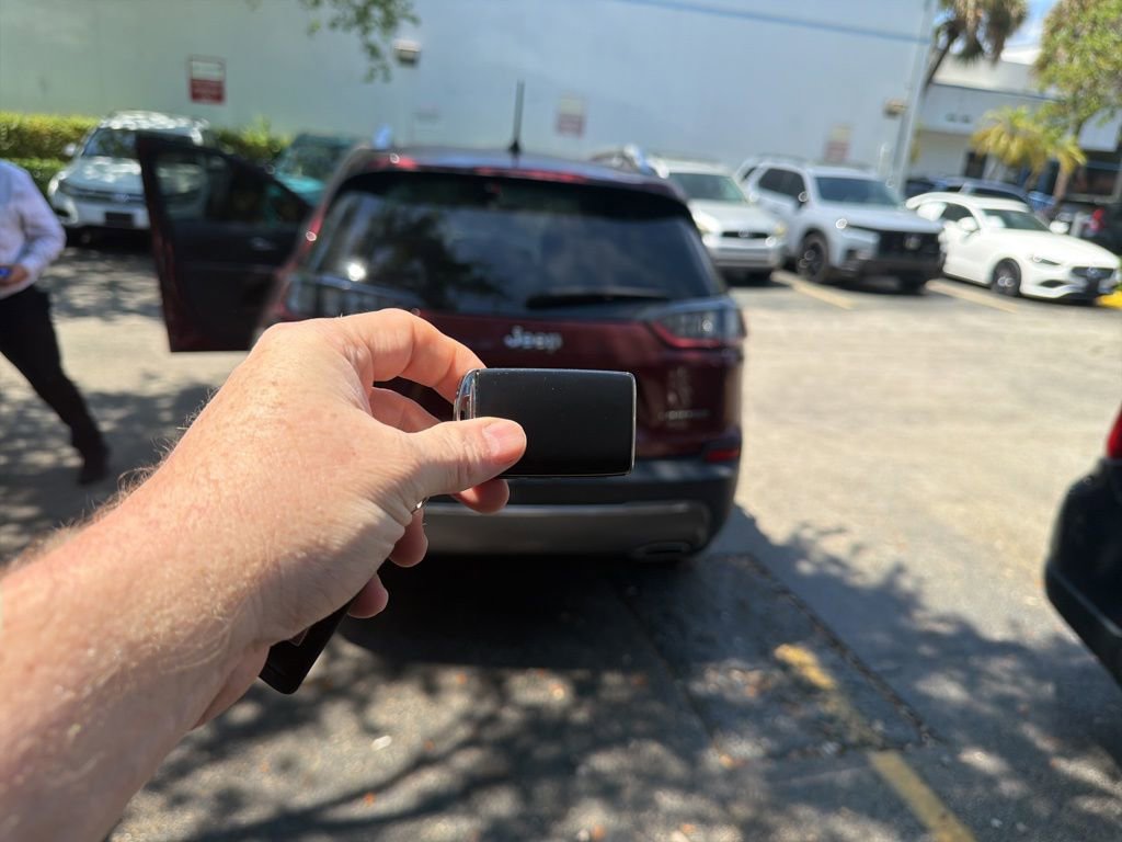 Used 2020 Jeep Cherokee Limited image 7