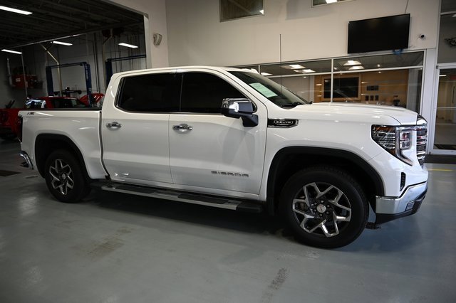 Used 2022 GMC Sierra 1500 SLT w/ SLT Convenience Package image 4