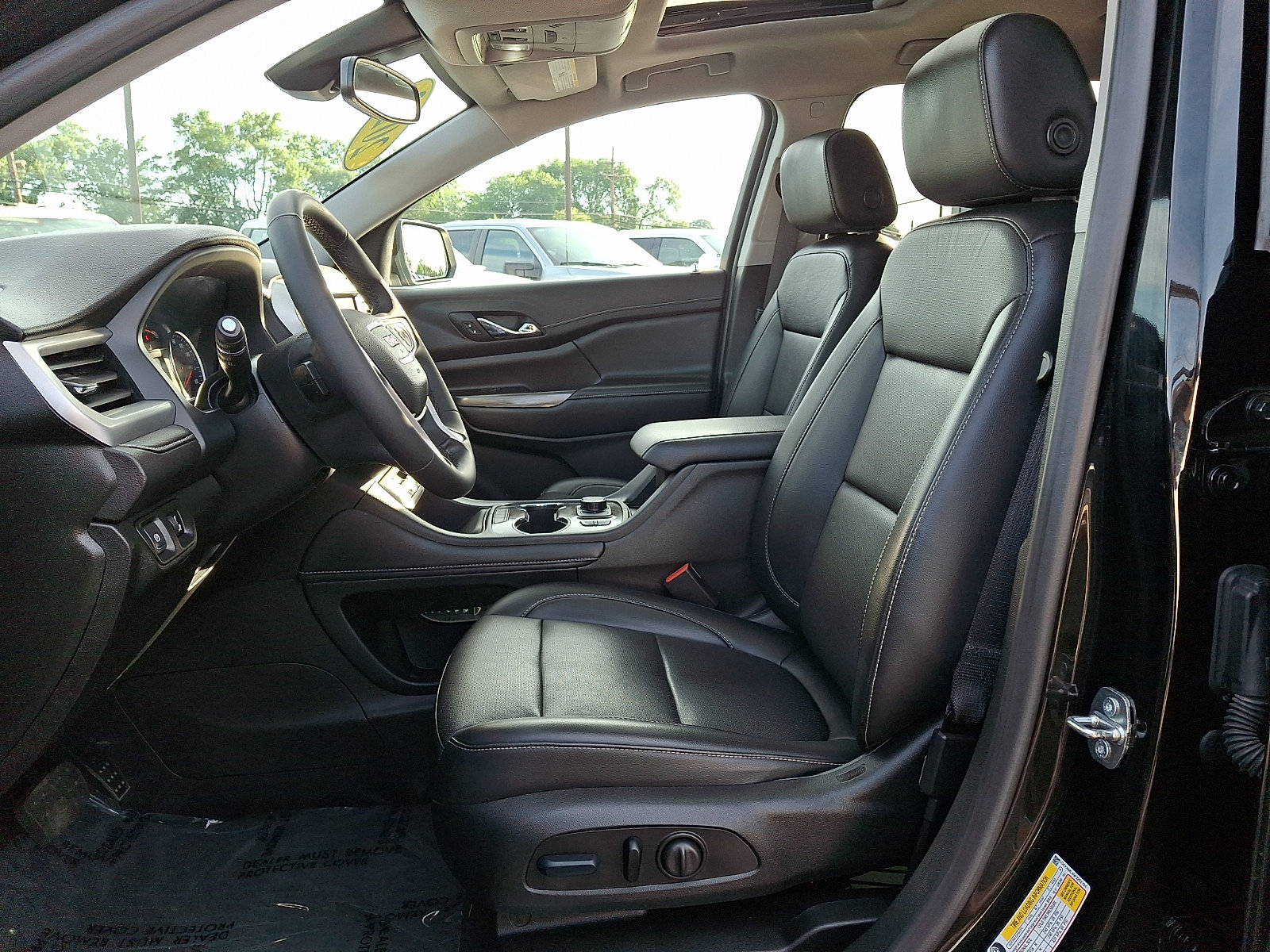 Used 2023 GMC Acadia SLT w/ LPO, Floor Liner Package FWD image 13