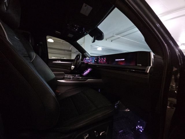 Certified 2026 Cadillac Escalade ESV V AWD/4WD image 8