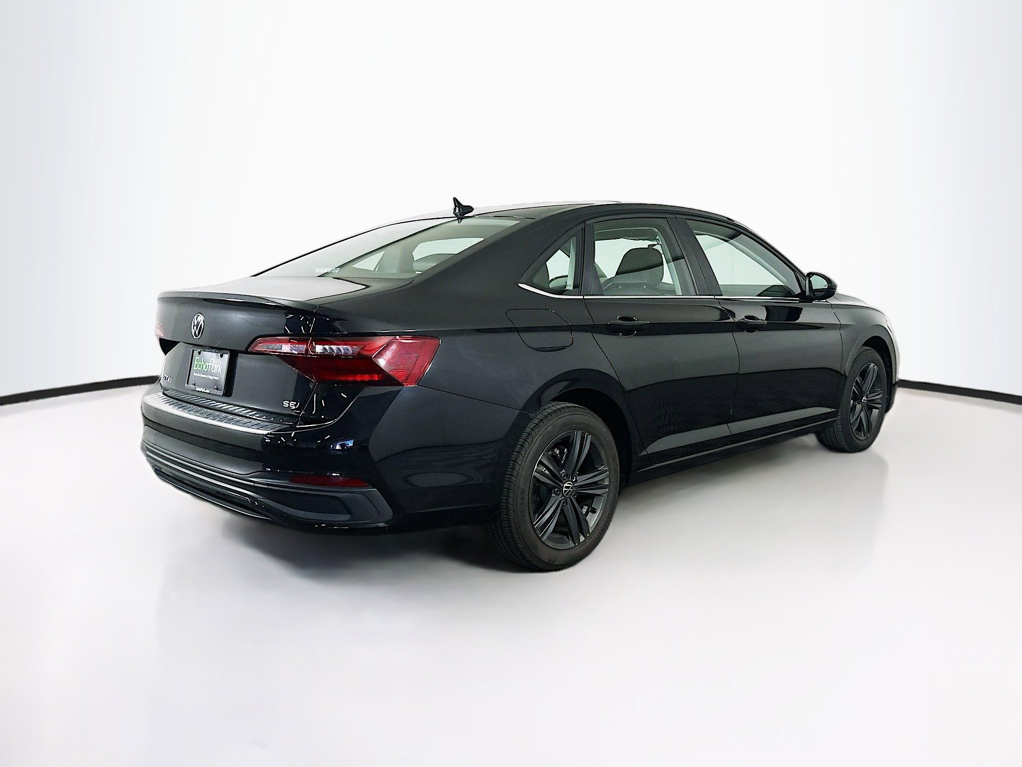 Used 2024 Volkswagen Jetta SE w/ Panoramic Sunroof Package FWD image 9