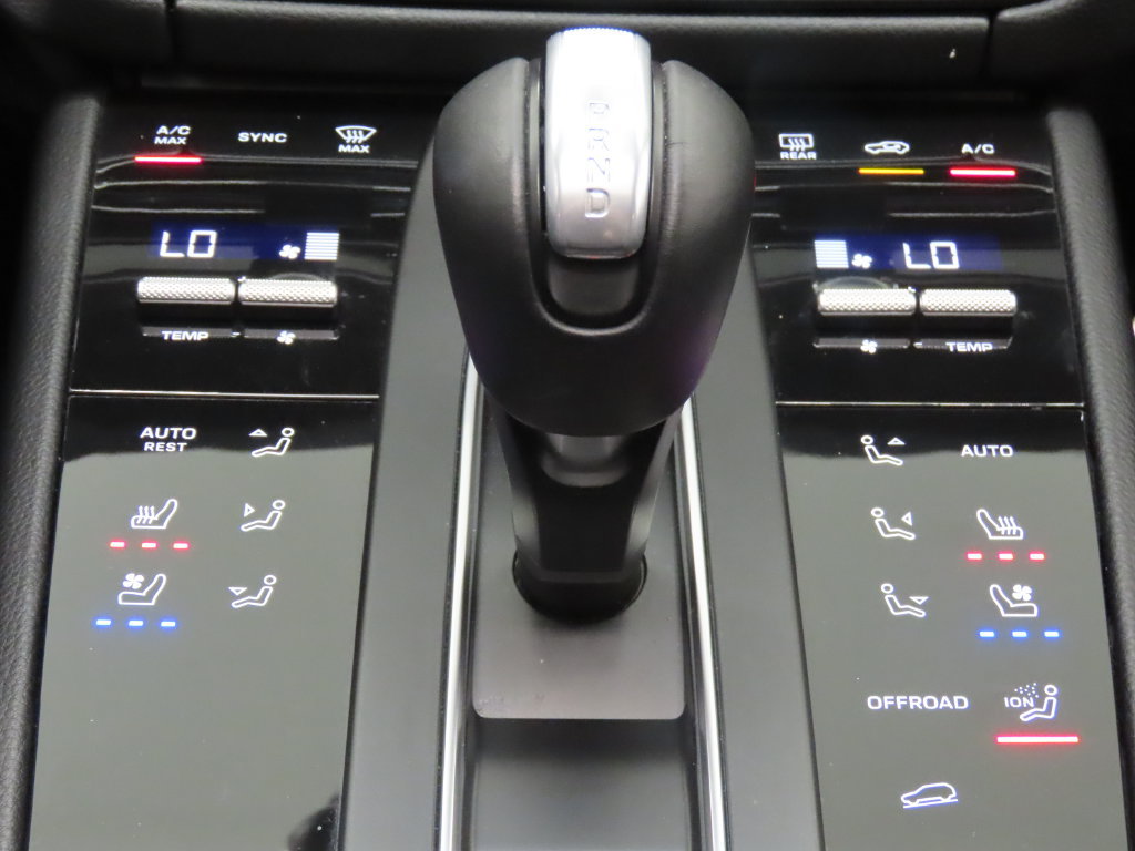Certified 2026 Porsche Macan AWD/4WD image 27