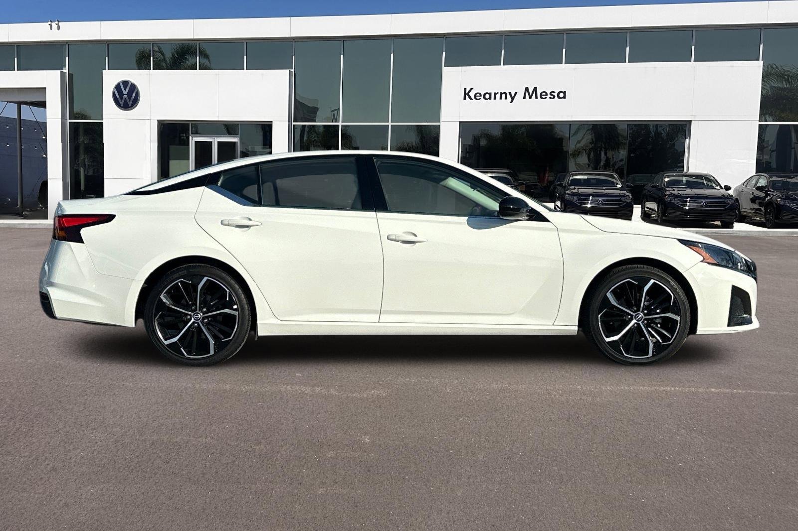 Used 2024 Nissan Altima 2.5 SR image 3