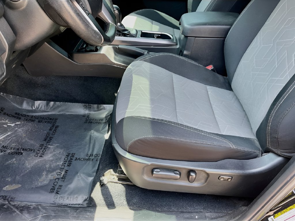 Used 2022 Toyota Tacoma TRD Off-Road AWD/4WD image 18