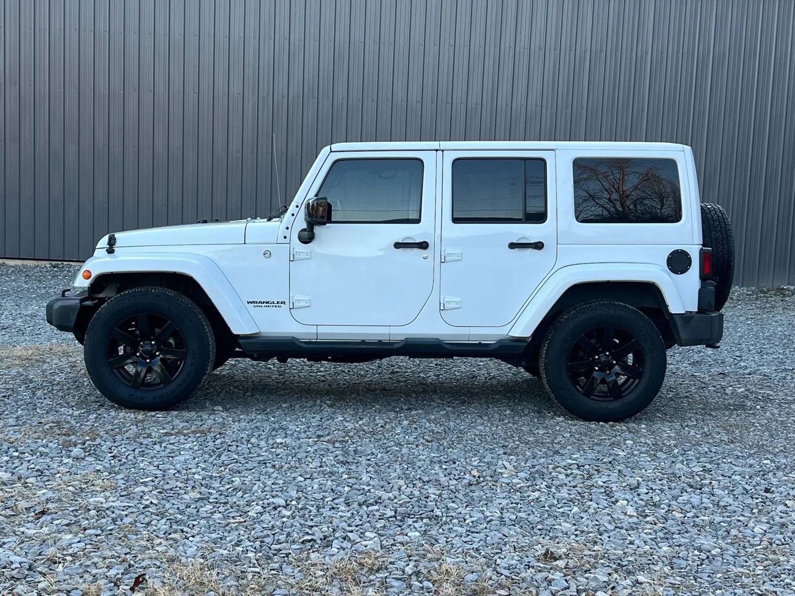 Used 2014 Jeep Wrangler Unlimited Sahara image 2