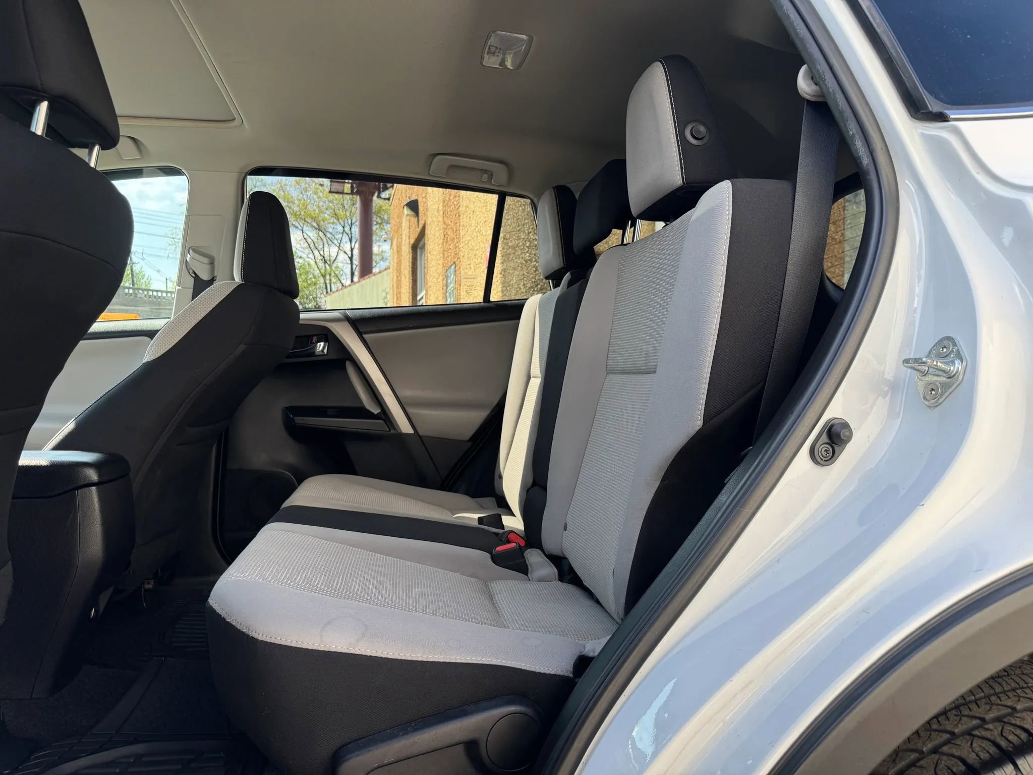 Used 2018 Toyota RAV4 XLE AWD/4WD image 20