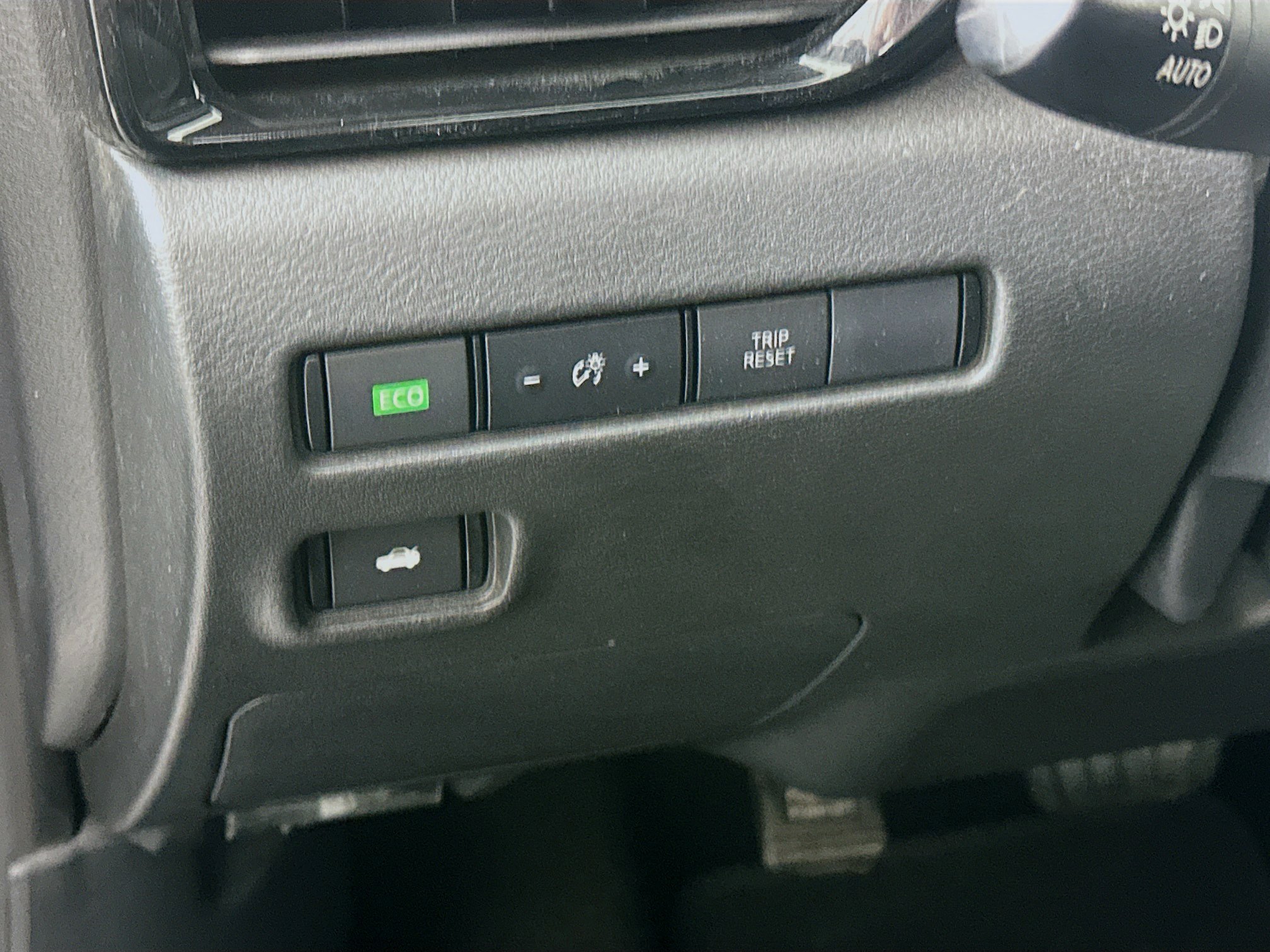 Used 2025 Nissan Sentra SV FWD image 16