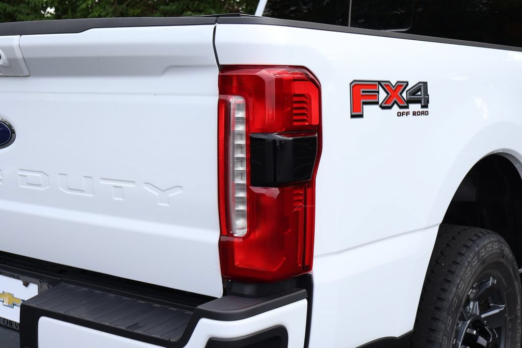 Used 2023 Ford F250 Lariat w/ Sport Appearance Package AWD/4WD image 9