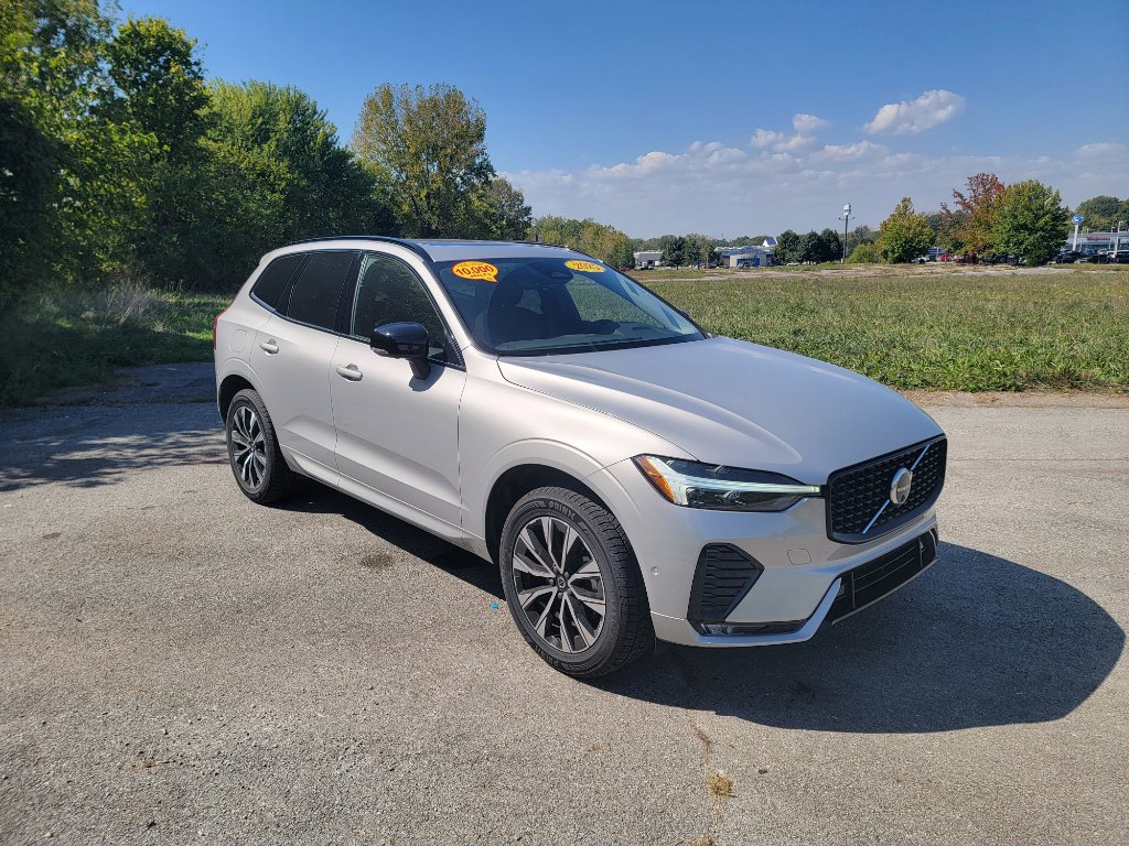 Used 2025 Volvo XC60 B5 Plus image 3