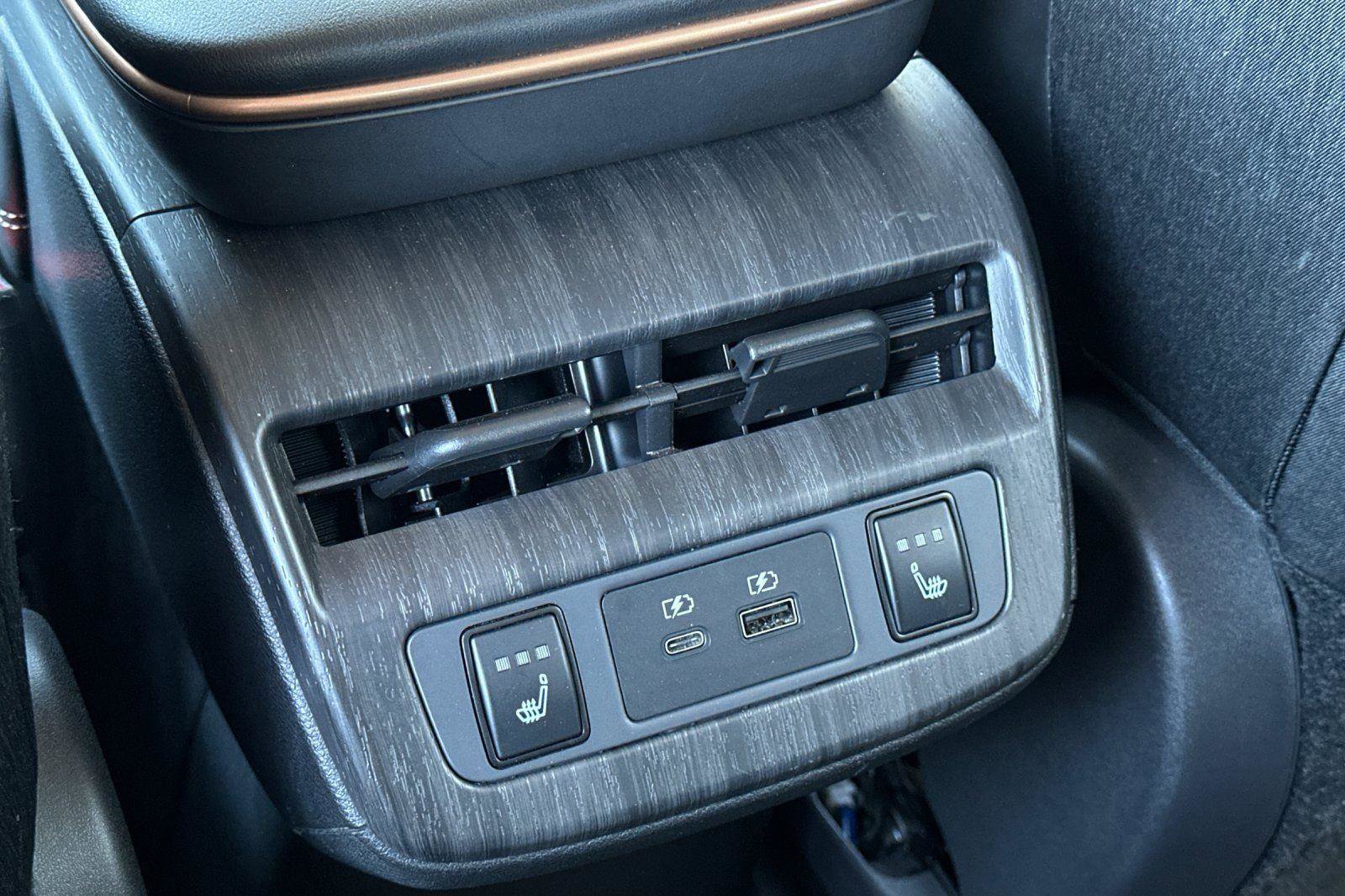 Used 2023 Nissan Ariya AWD image 13