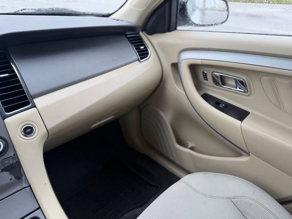 Used 2017 Ford Taurus SE FWD image 26