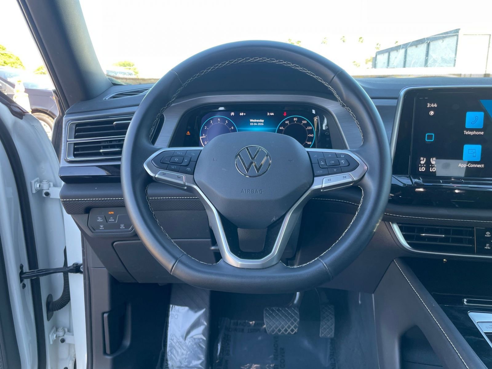 Used 2025 Volkswagen Atlas Cross Sport SE FWD image 30