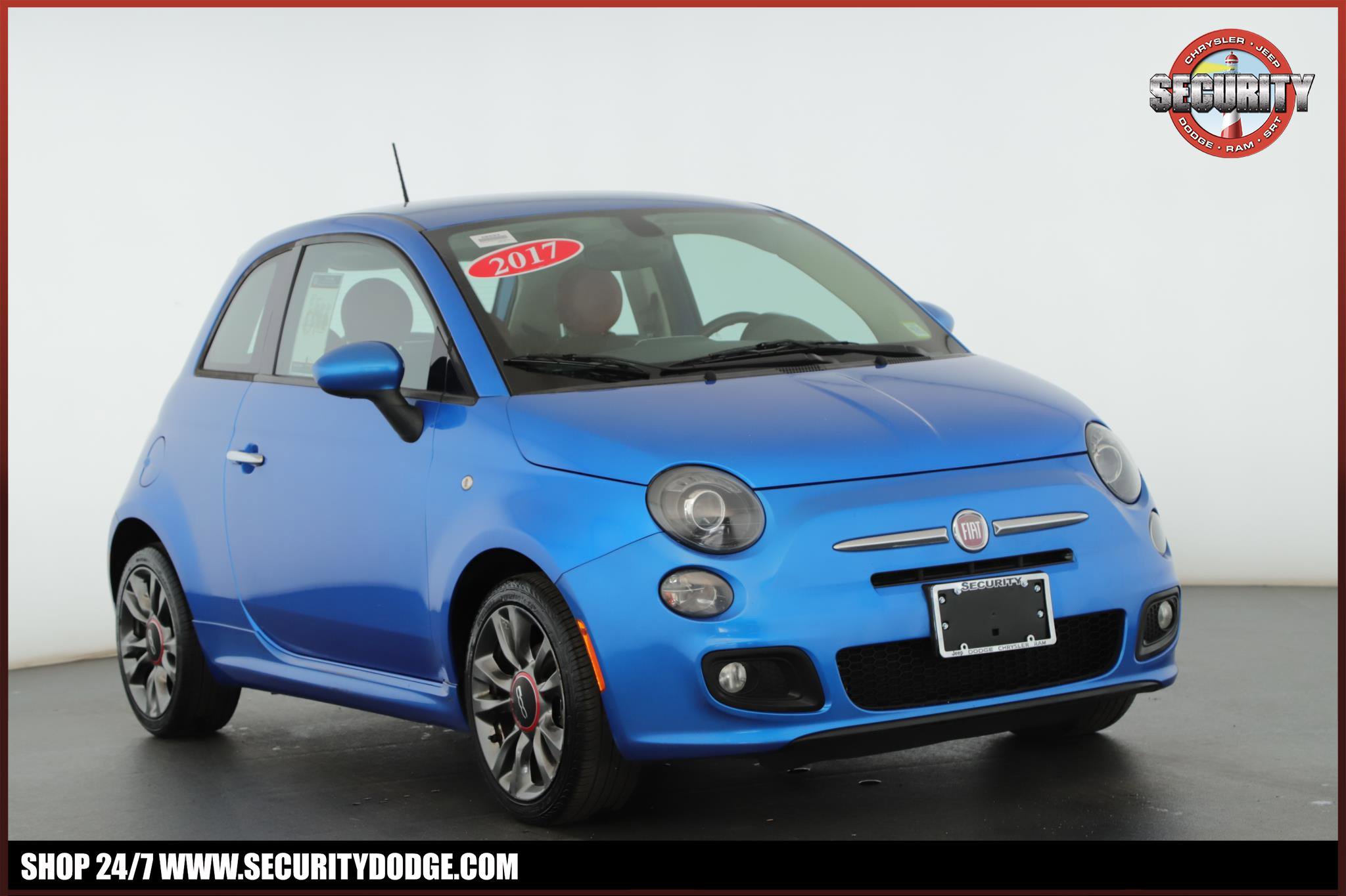 Used 2017 FIAT 500 Pop w/ Sport Appearance Package image 1