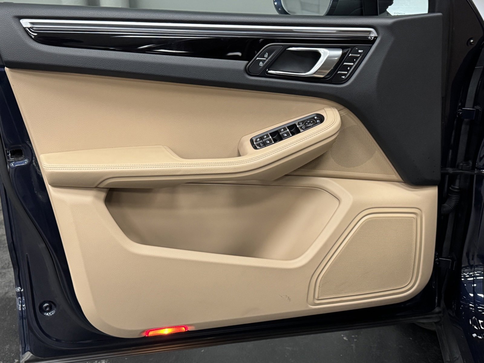 Used 2019 Porsche Macan Base image 20