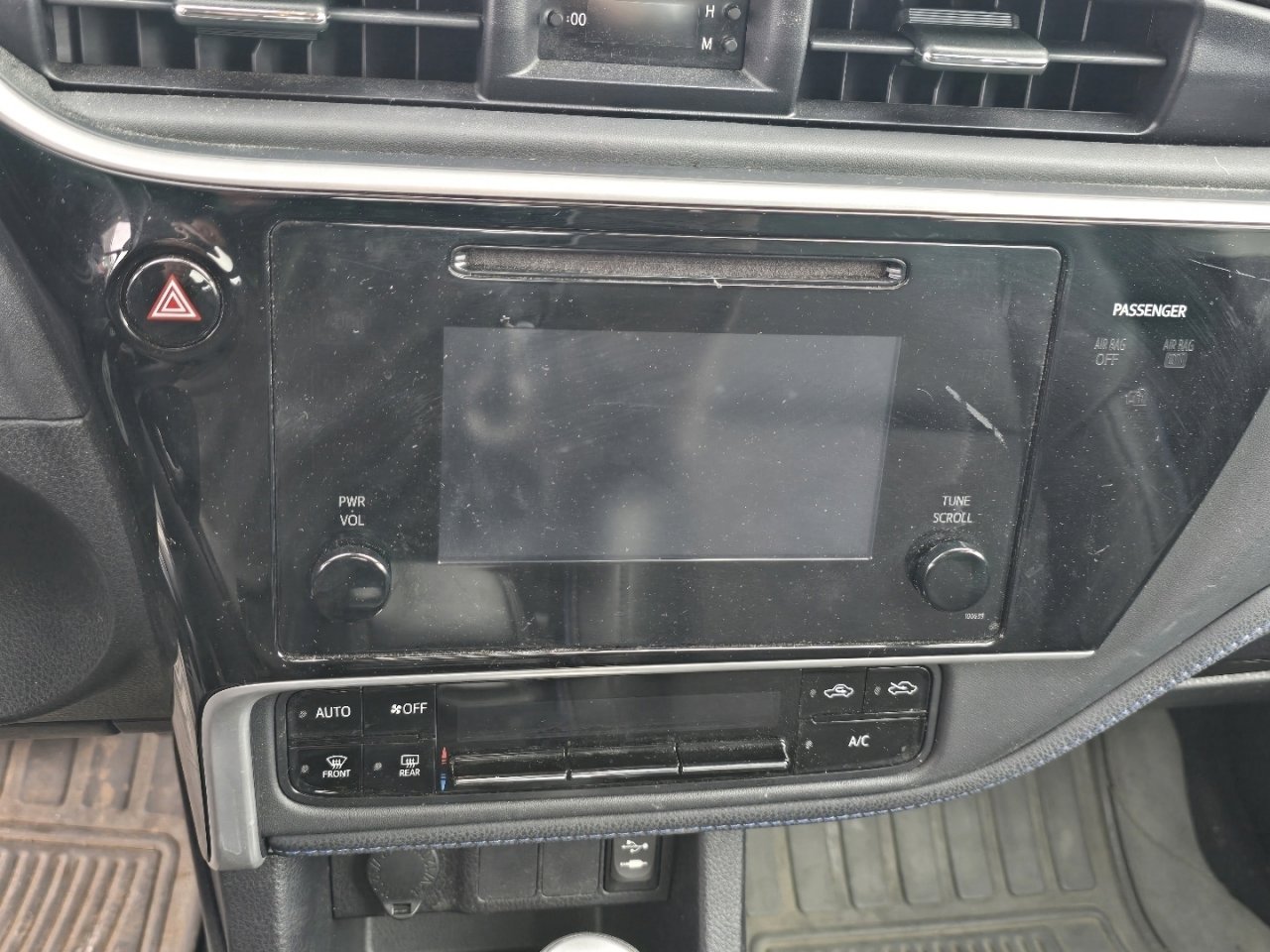 Used 2017 Toyota Corolla SE image 18