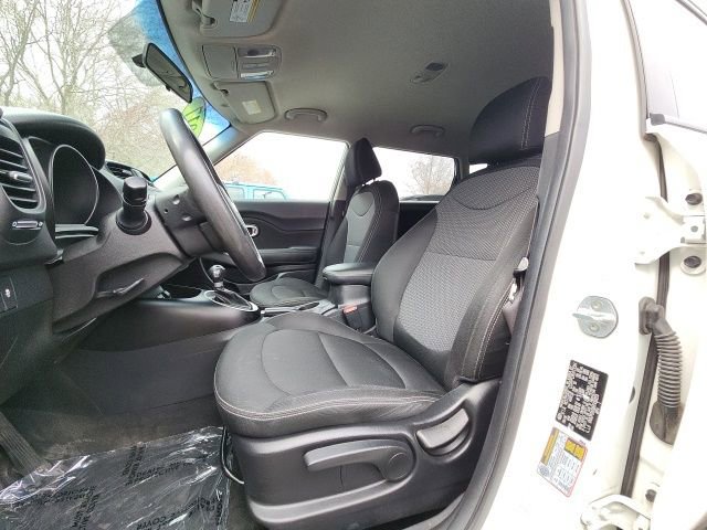 Used 2017 Kia Soul + image 12