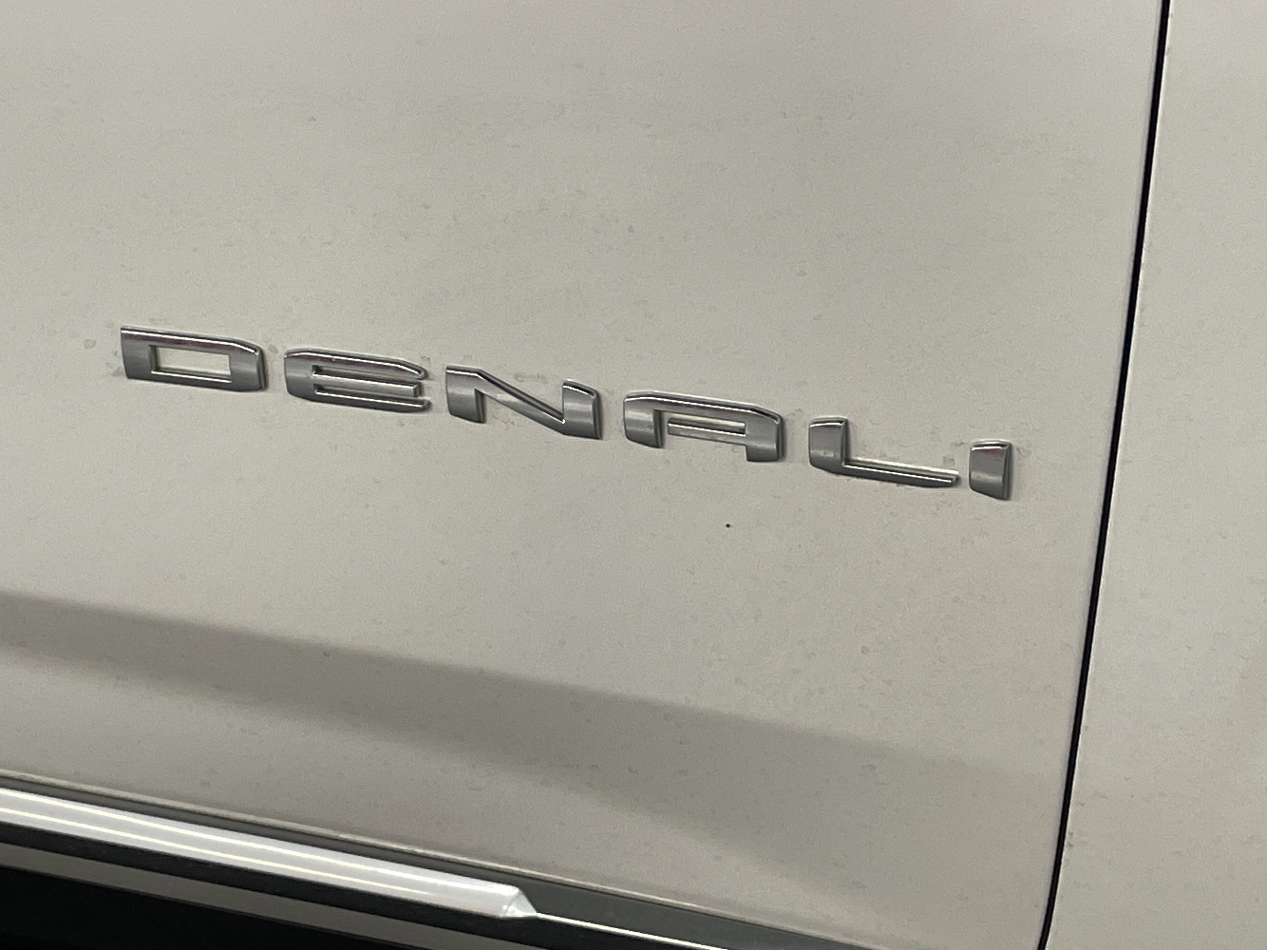 Used 2024 GMC Yukon Denali w/ Advanced Technology Package AWD/4WD image 7