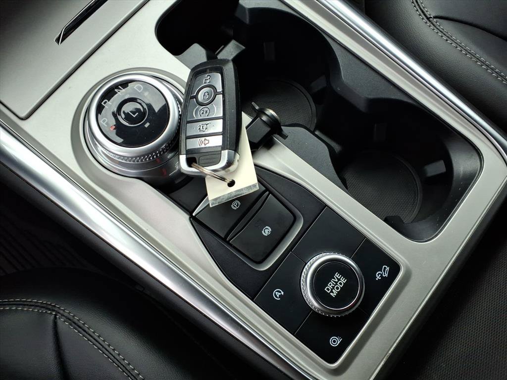 Used 2024 Ford Explorer XLT w/ Equipment Group 202A AWD/4WD image 19