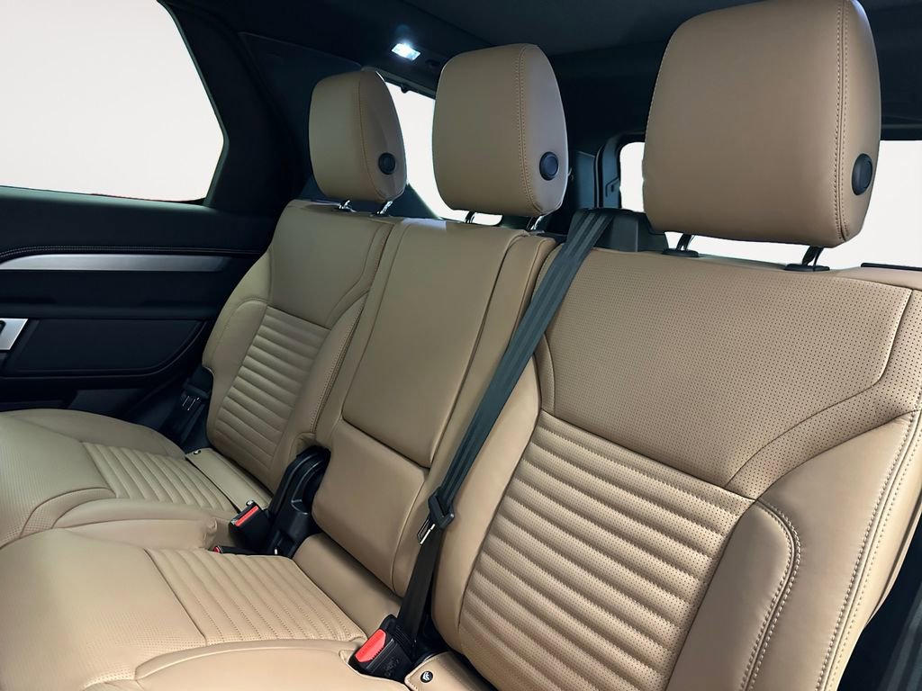 New 2026 Land Rover Discovery Limited Edition image 13