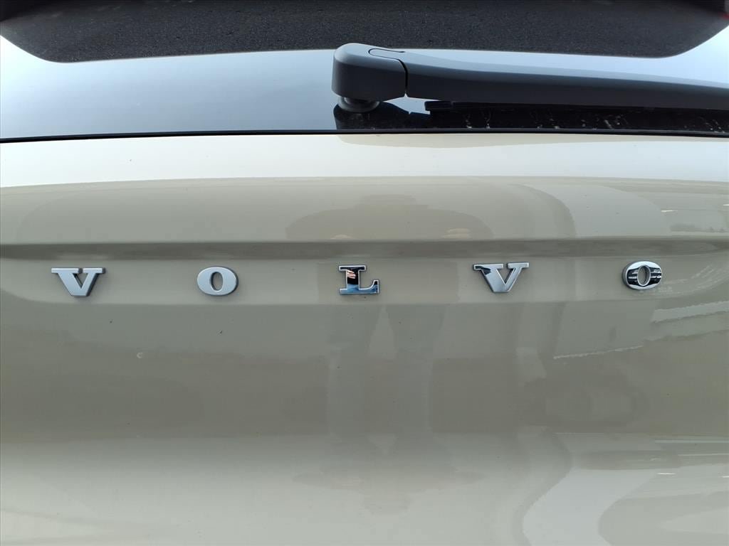 New 2026 Volvo XC40 B4 Plus w/ Protection Package Premier FWD image 9
