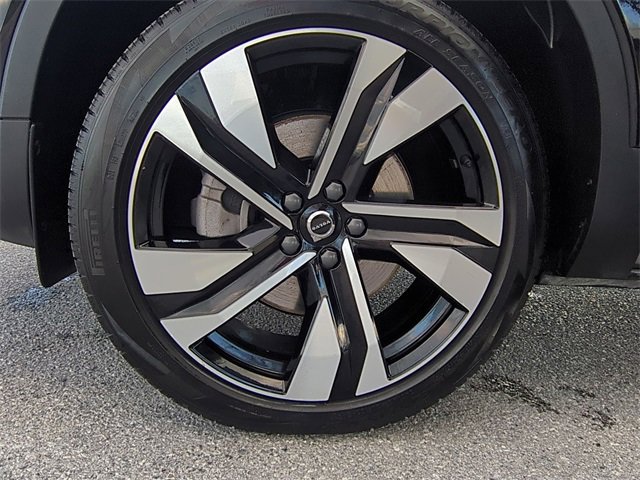 Used 2025 Volvo XC40 B5 Plus image 23