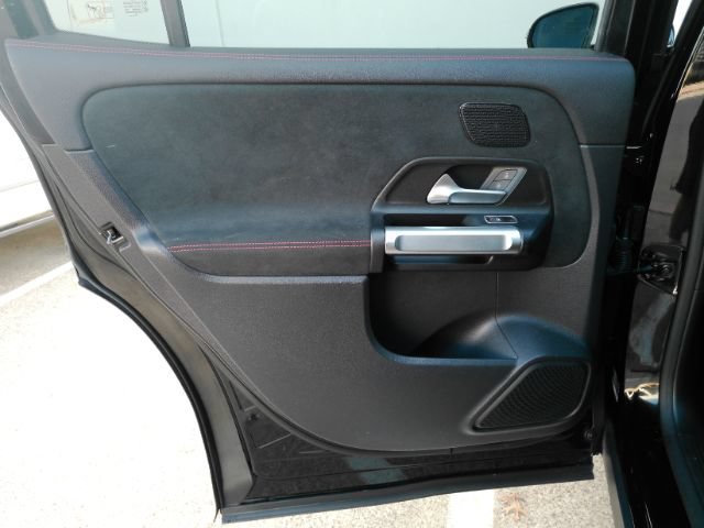 Used 2023 Mercedes-Benz EQB 300 4MATIC image 20