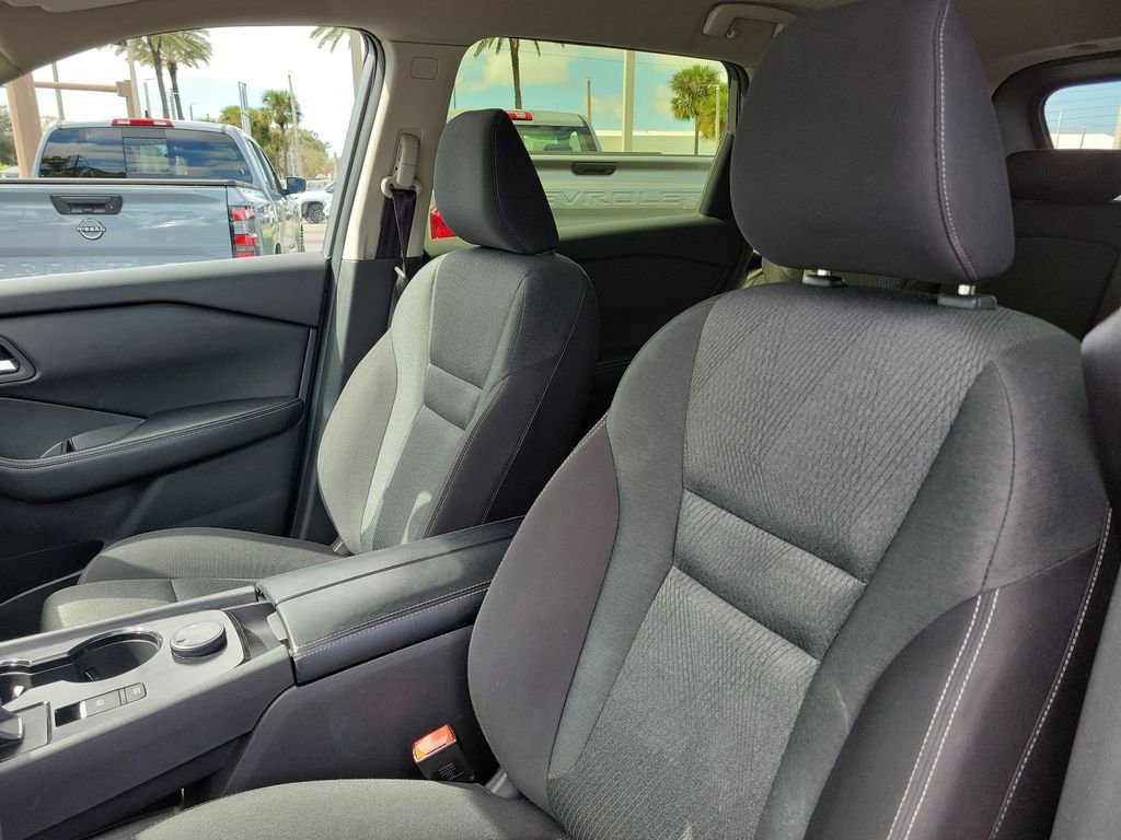 Used 2024 Nissan Rogue SV image 21