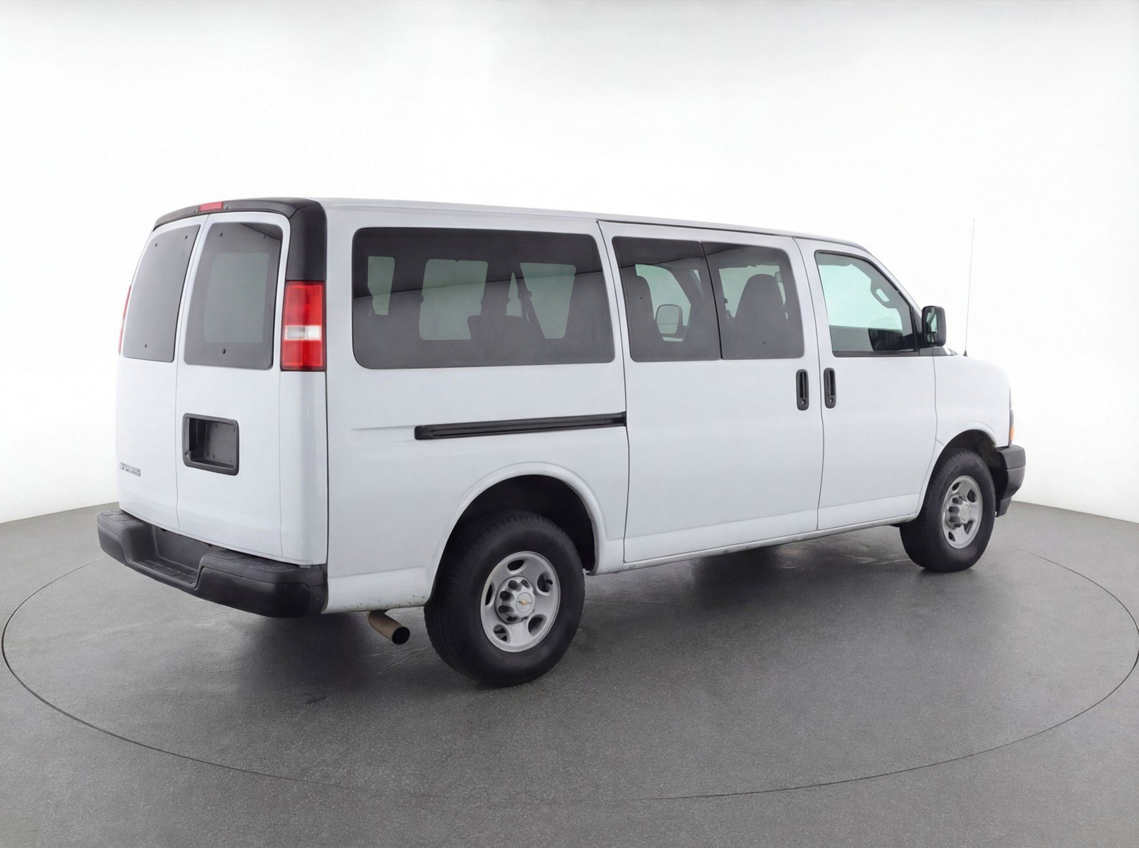 Used 2023 Chevrolet Express 3500 LS image 9