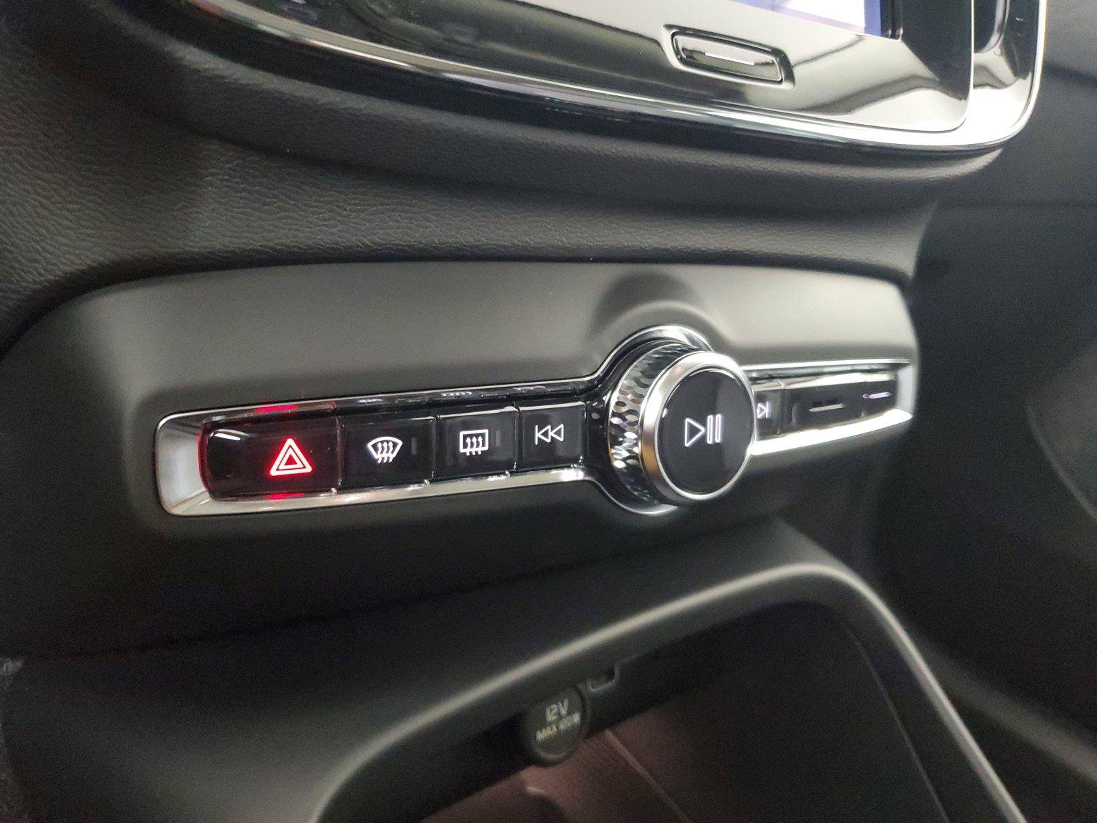 New 2026 Volvo XC40 B4 Core w/ Protection Package Premier FWD image 30