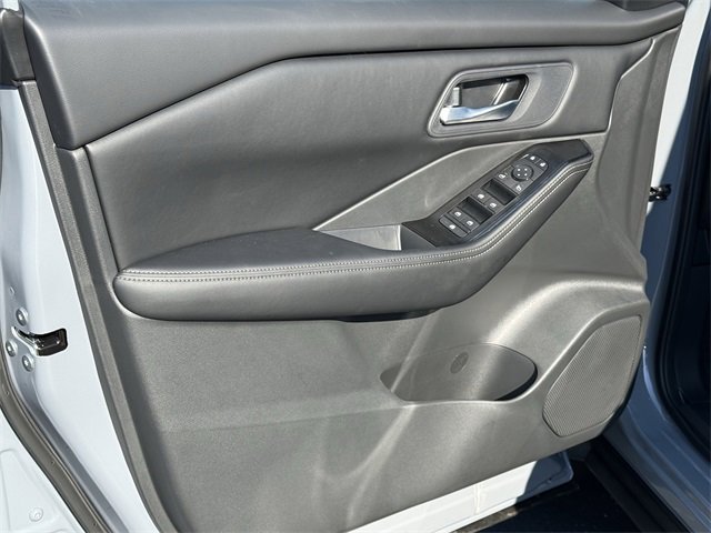 New 2026 Nissan Rogue SV image 8