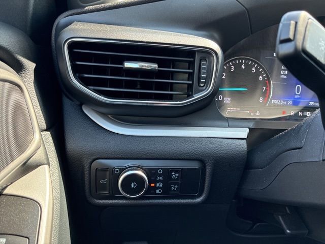 Used 2024 Ford Explorer XLT w/ Equipment Group 202A image 29
