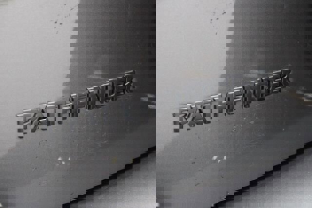 Used 2018 Nissan Pathfinder SL w/ Midnight Edition Package image 6