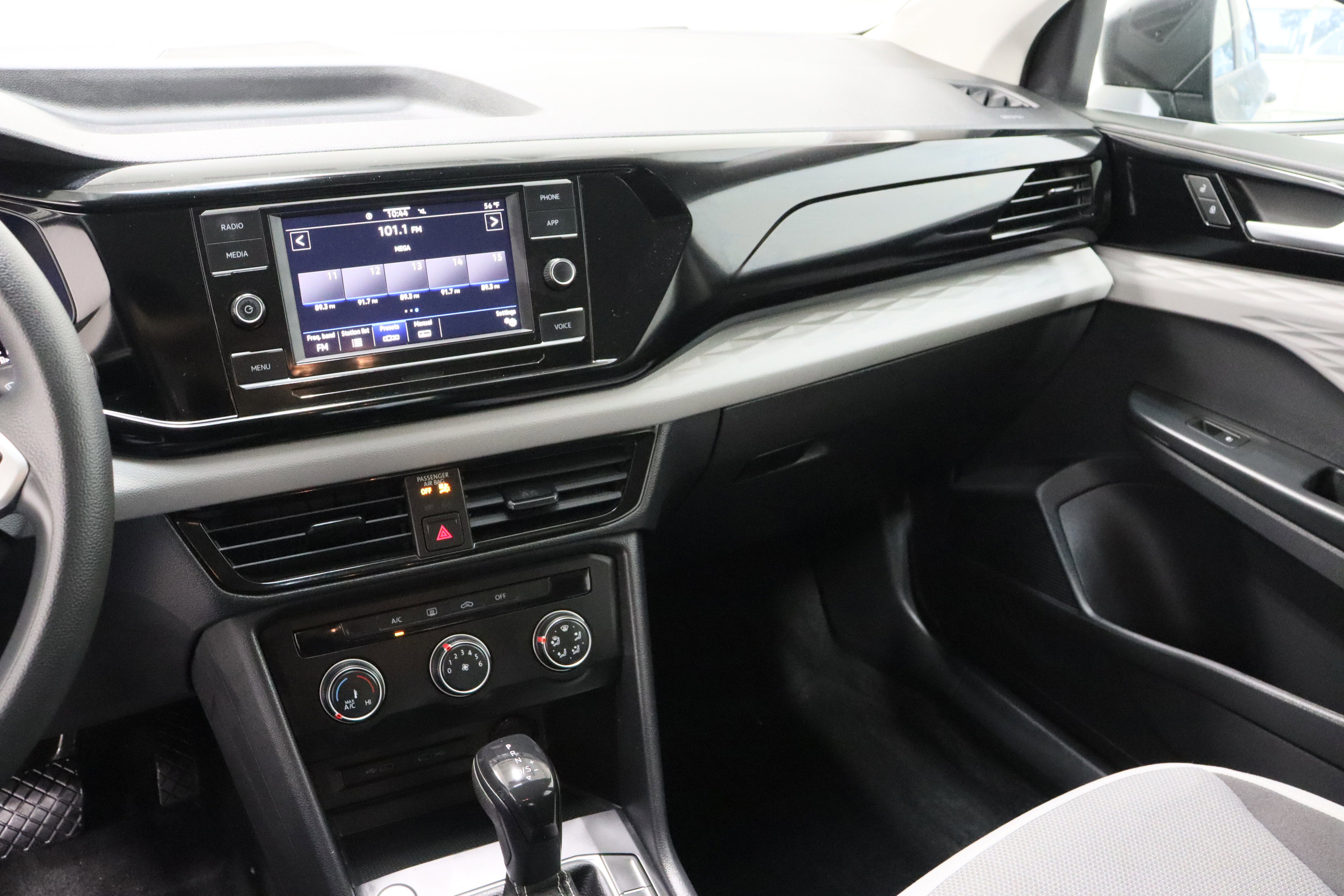 Used 2022 Volkswagen Taos S image 15