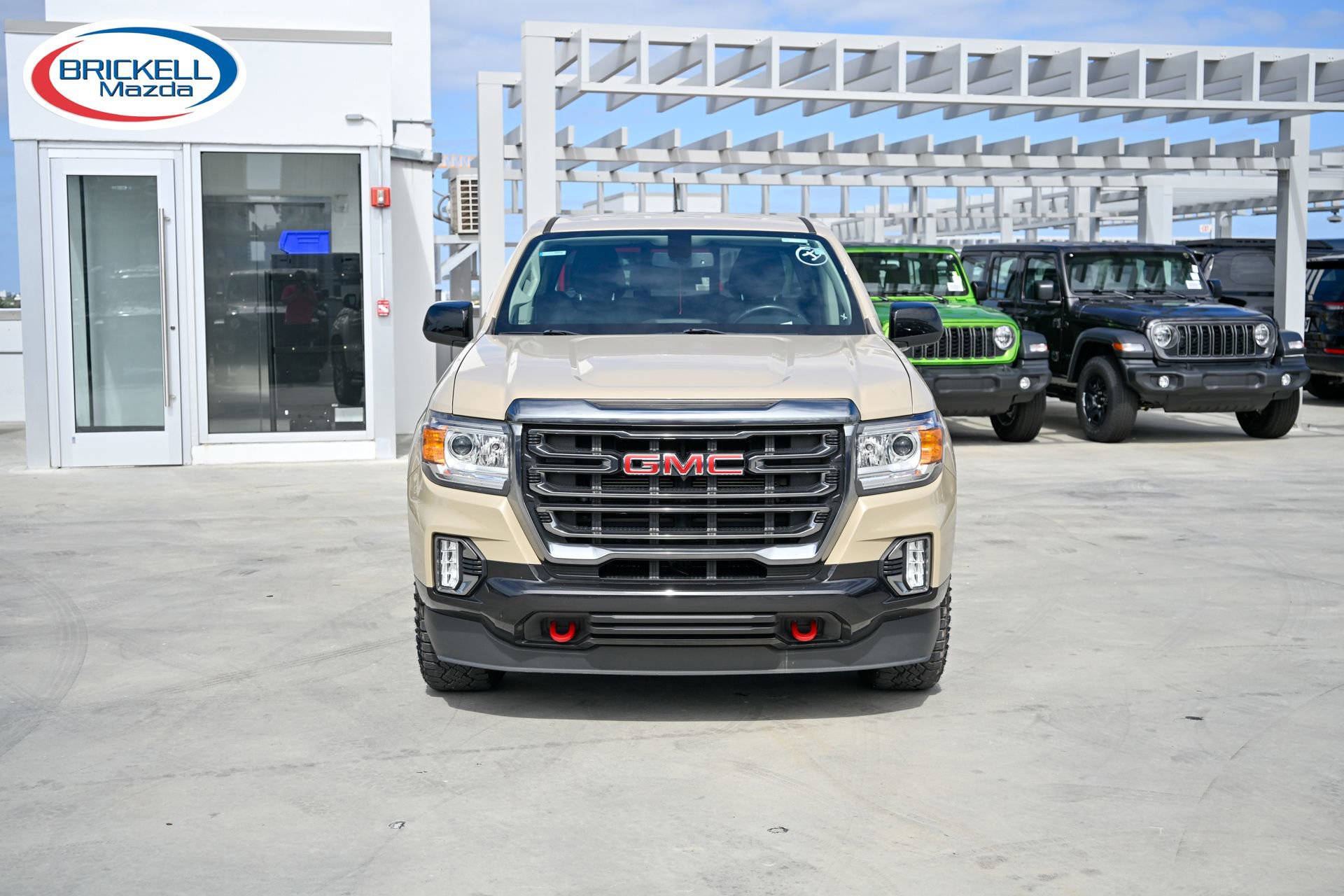 Used 2022 GMC Canyon AT4 image 2