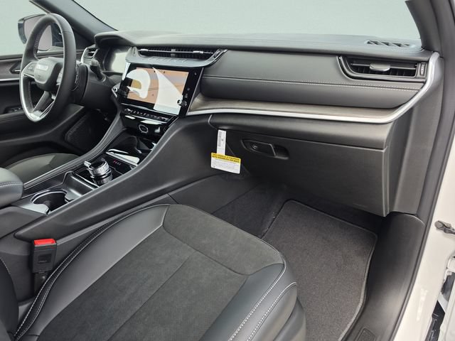 New 2027 Jeep Grand Cherokee Altitude AWD/4WD image 17