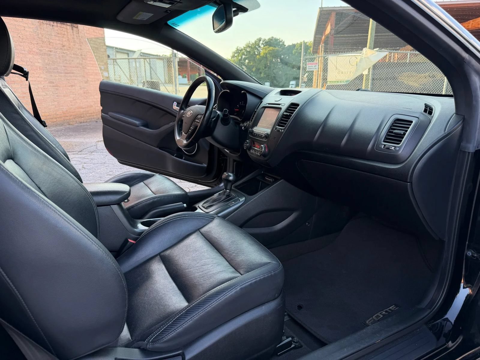 Used 2016 Kia Forte Koup SX w/ SX Premium Package FWD image 10