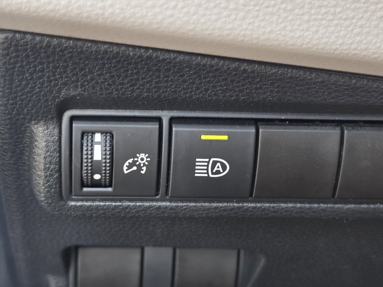 Certified 2022 Toyota Corolla Cross LE AWD/4WD image 24