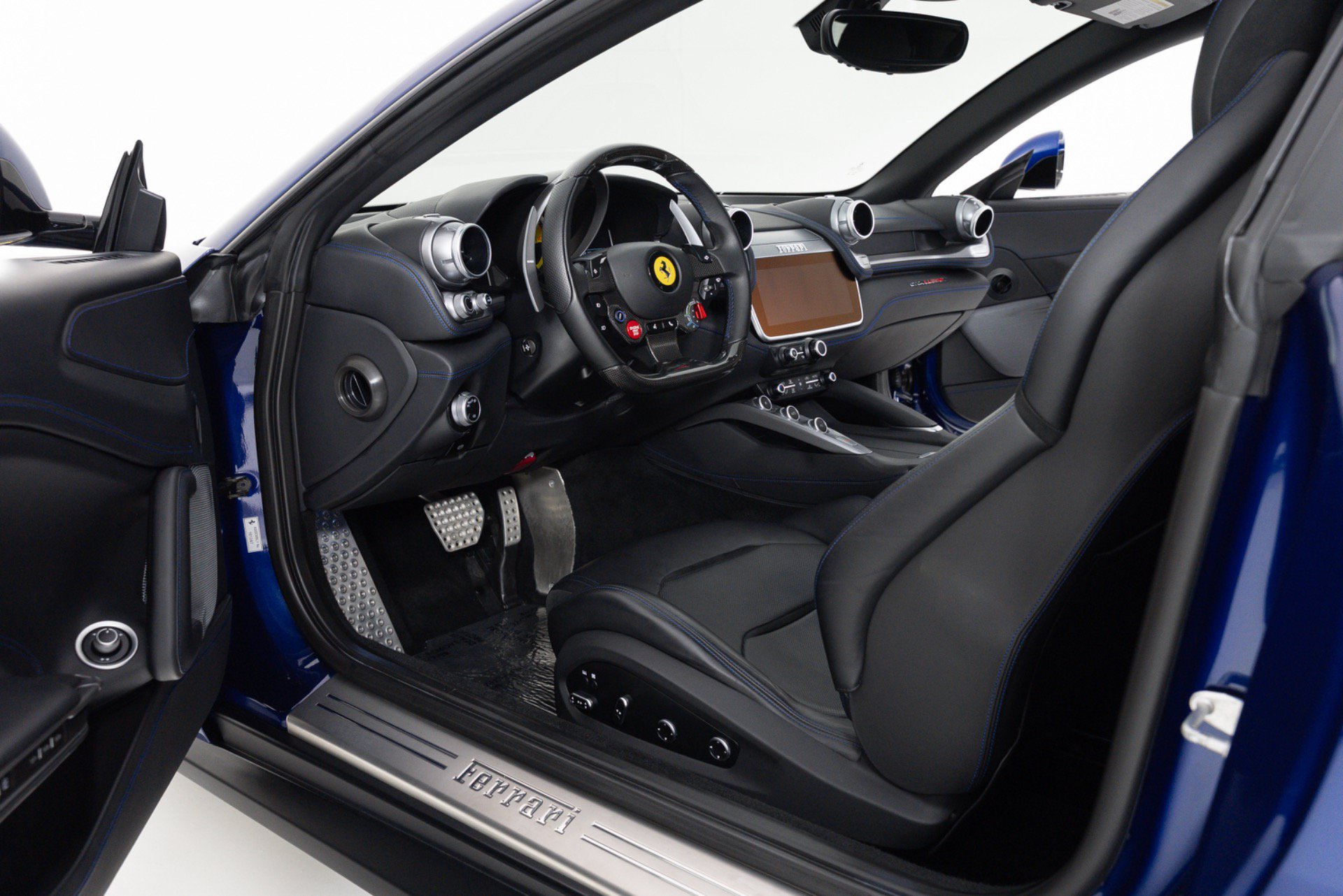 Used 2019 Ferrari GTC4Lusso T RWD image 15