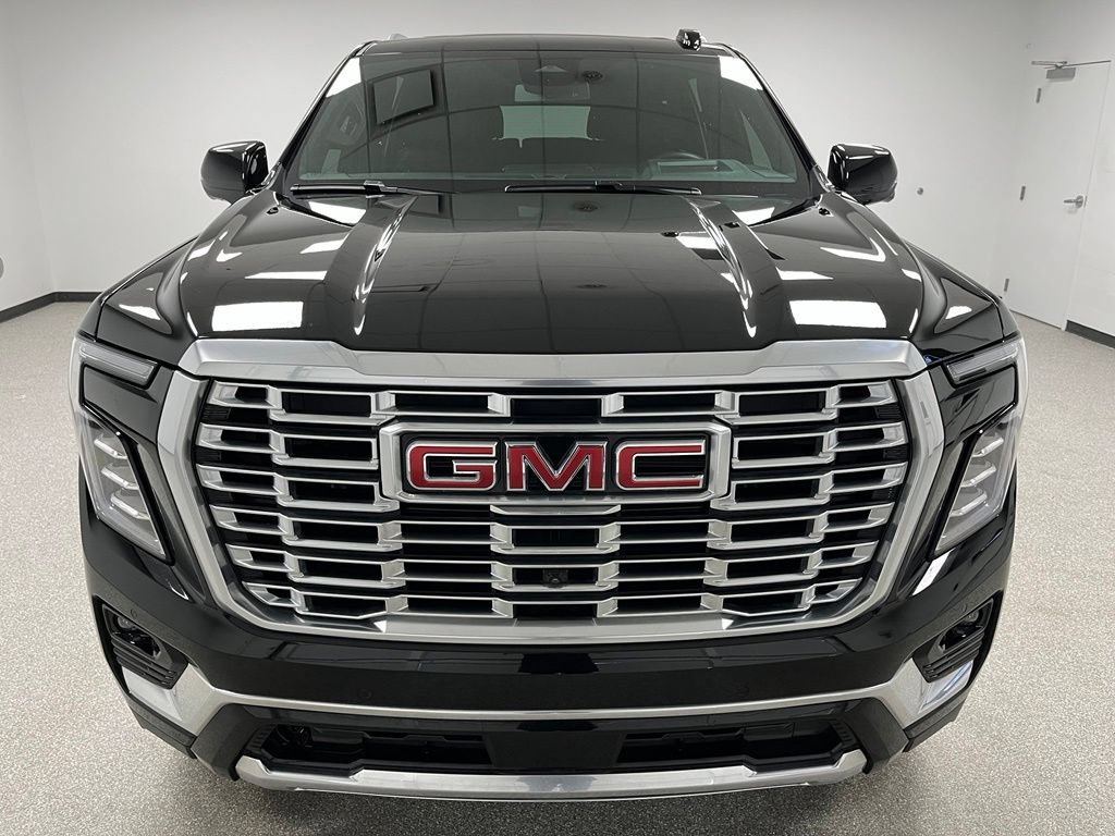 Used 2025 GMC Yukon XL Denali w/ Sun & Power Step Package AWD/4WD image 3