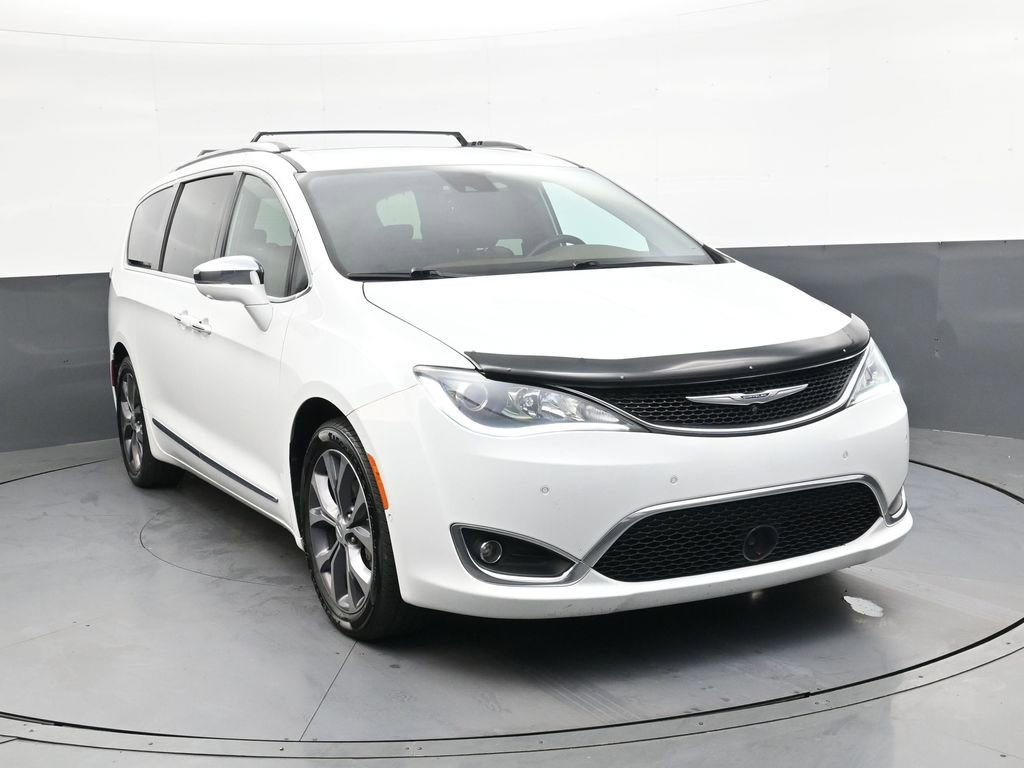 Used 2017 Chrysler Pacifica Limited FWD image 1
