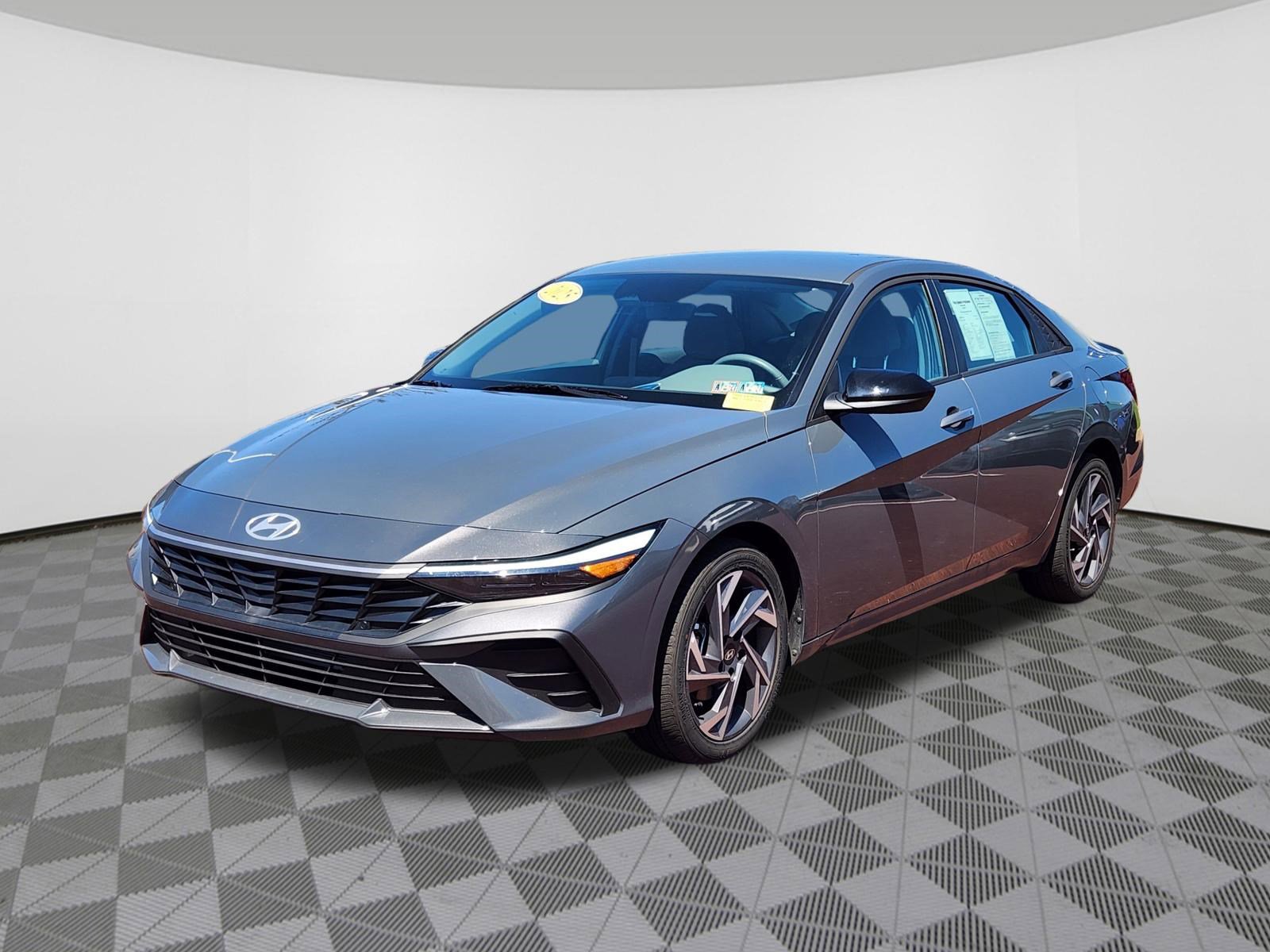 Certified 2025 Hyundai Elantra Sport image 2