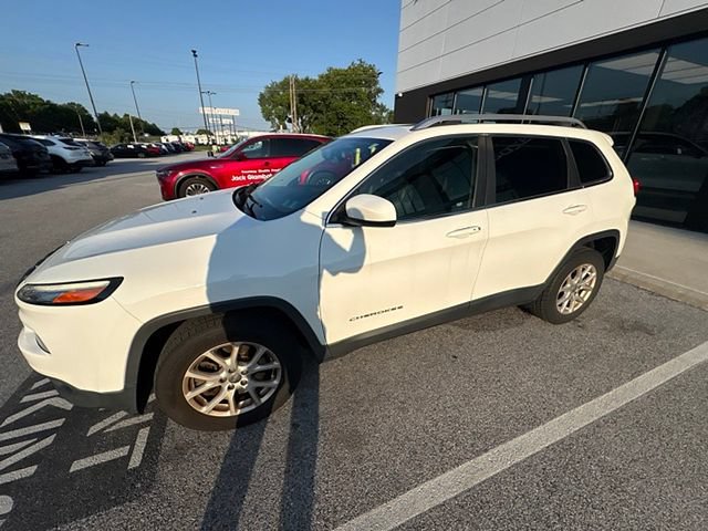 Used 2016 Jeep Cherokee Latitude w/ Comfort/Convenience Group AWD/4WD image 4