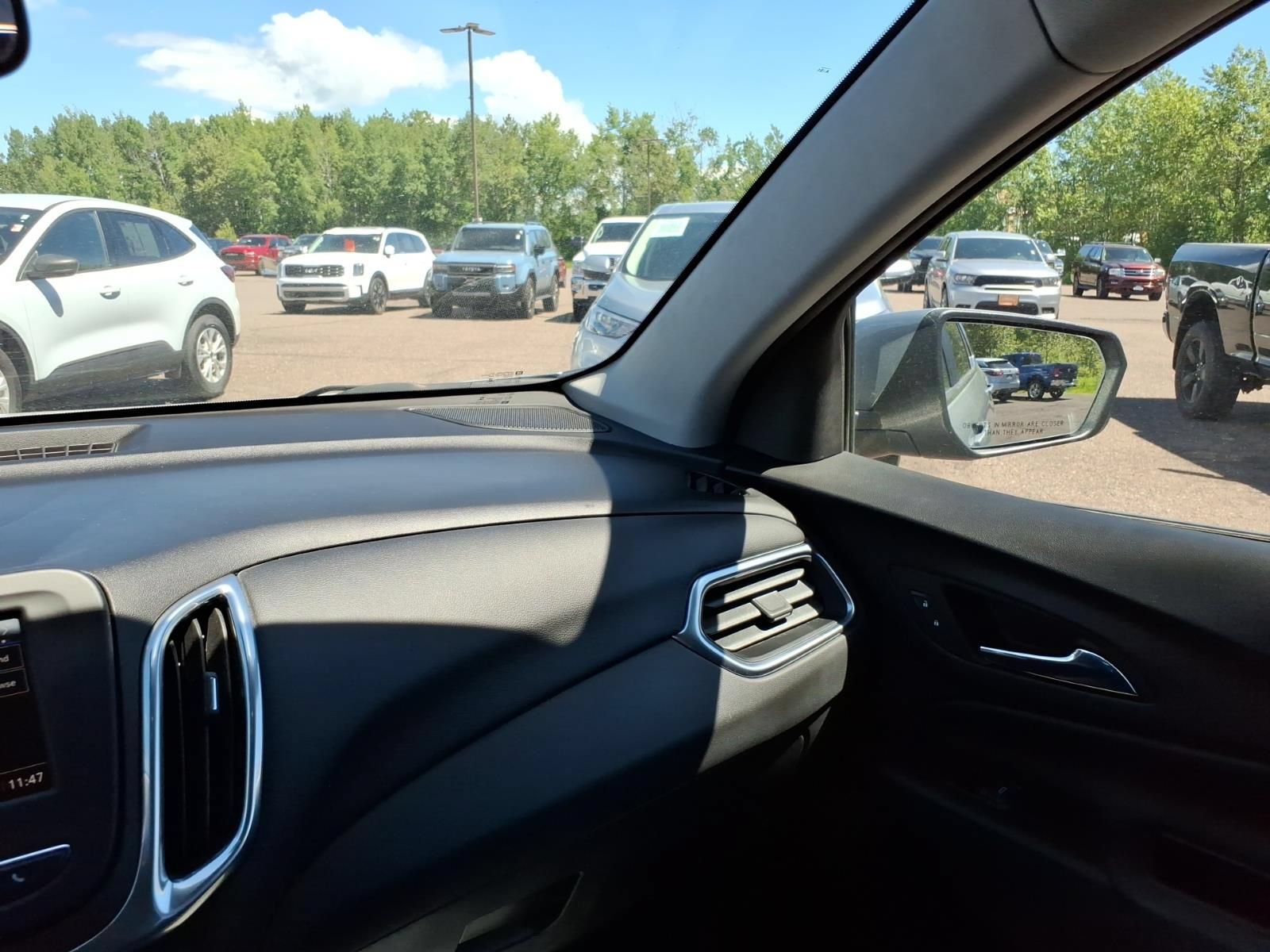 Used 2024 Chevrolet Equinox LT FWD image 23