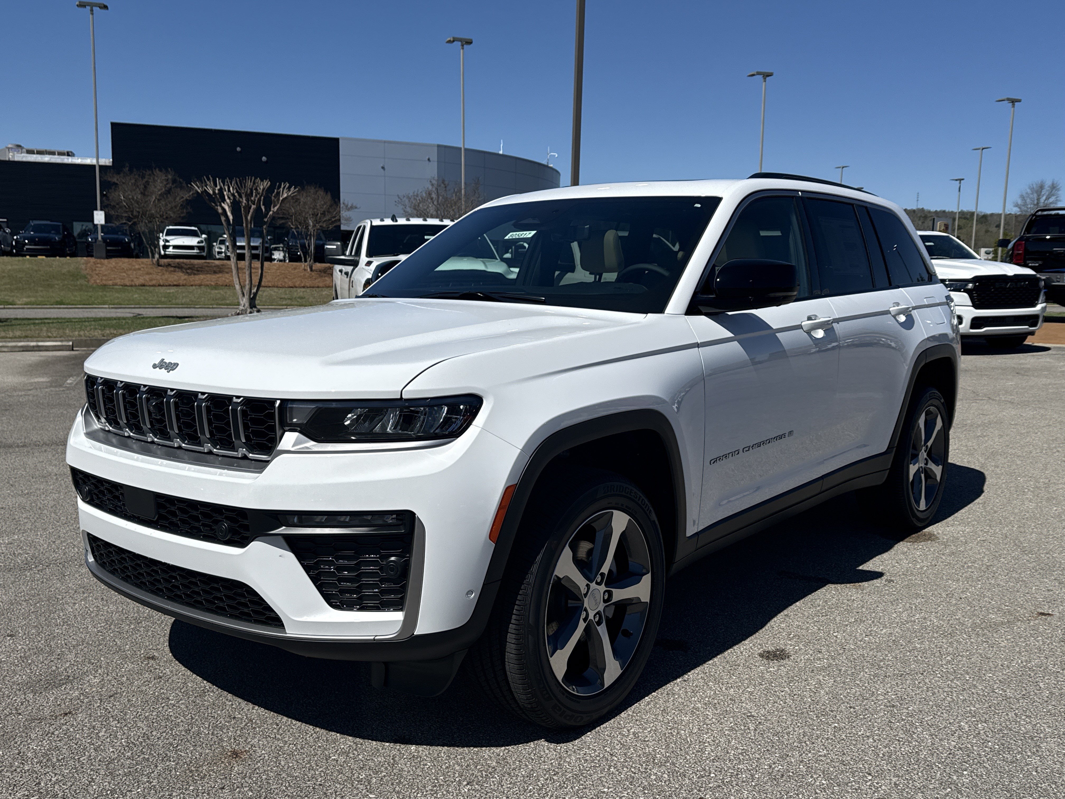 New 2026 Jeep Grand Cherokee Limited w/ Luxury Tech Group II AWD/4WD image 3