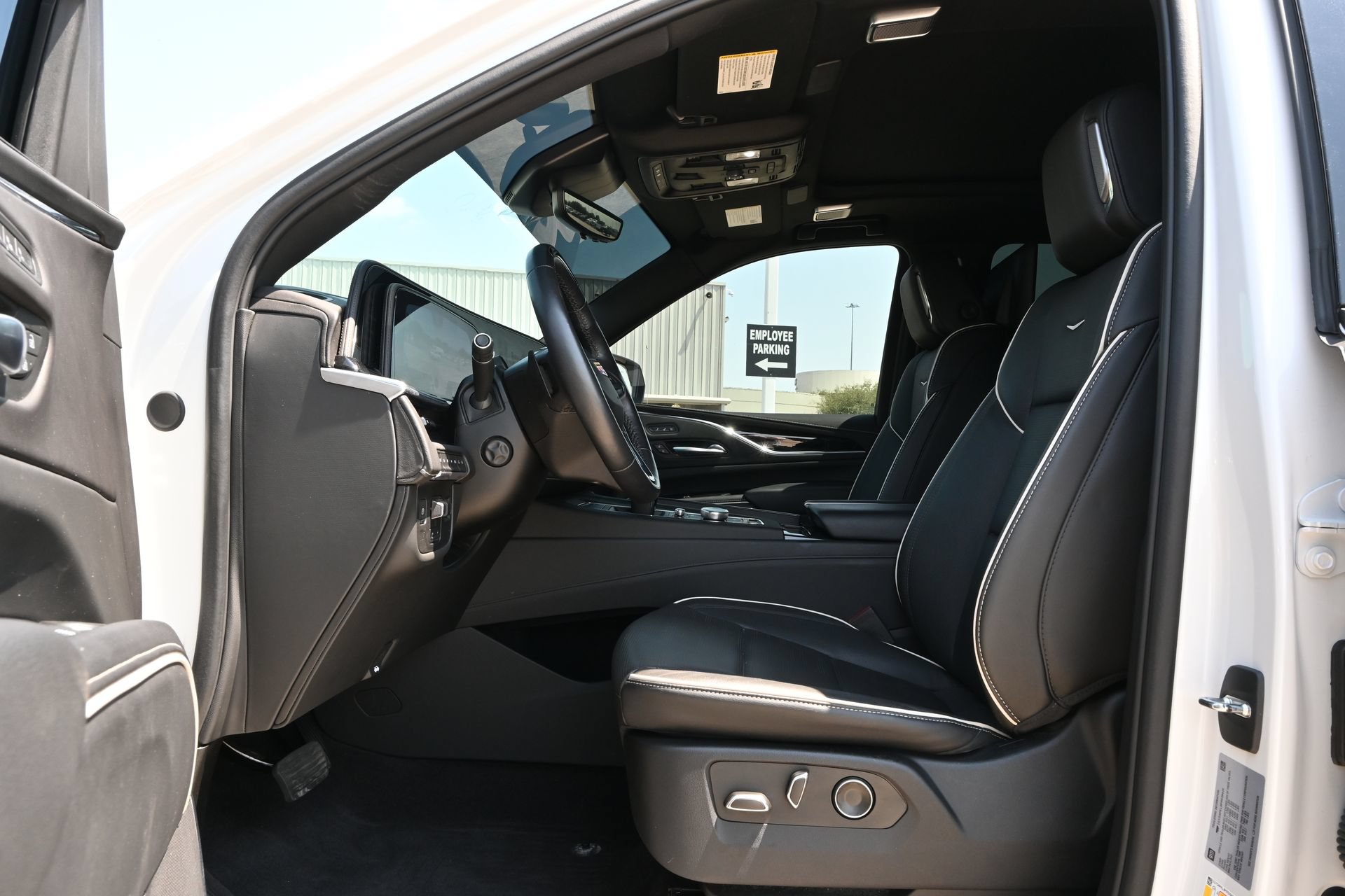 Used 2023 Cadillac Escalade ESV Sport w/ LPO, ONYX Package AWD/4WD image 19