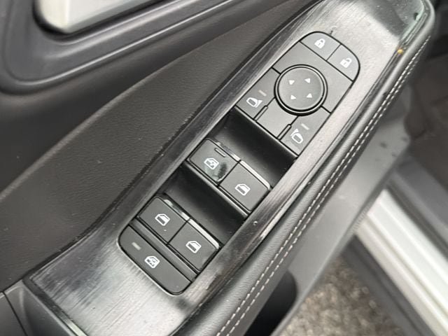Used 2025 Nissan Rogue SV FWD image 19