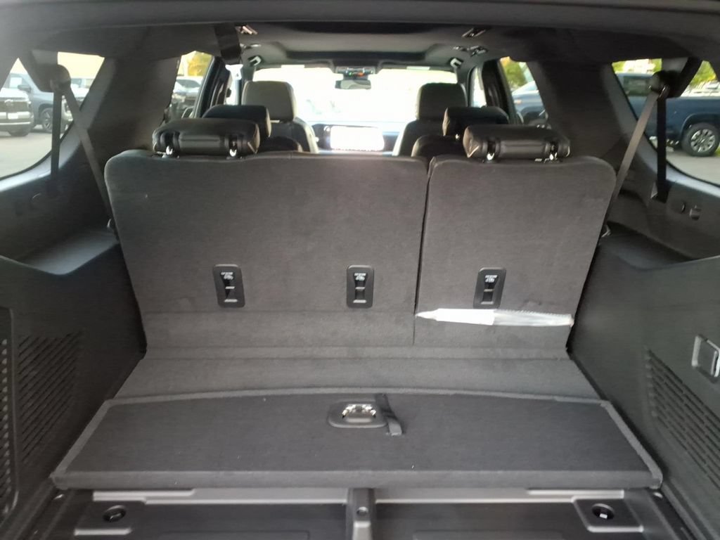 New 2026 Chevrolet Suburban Premier w/ Sun And Tow Package AWD/4WD image 17