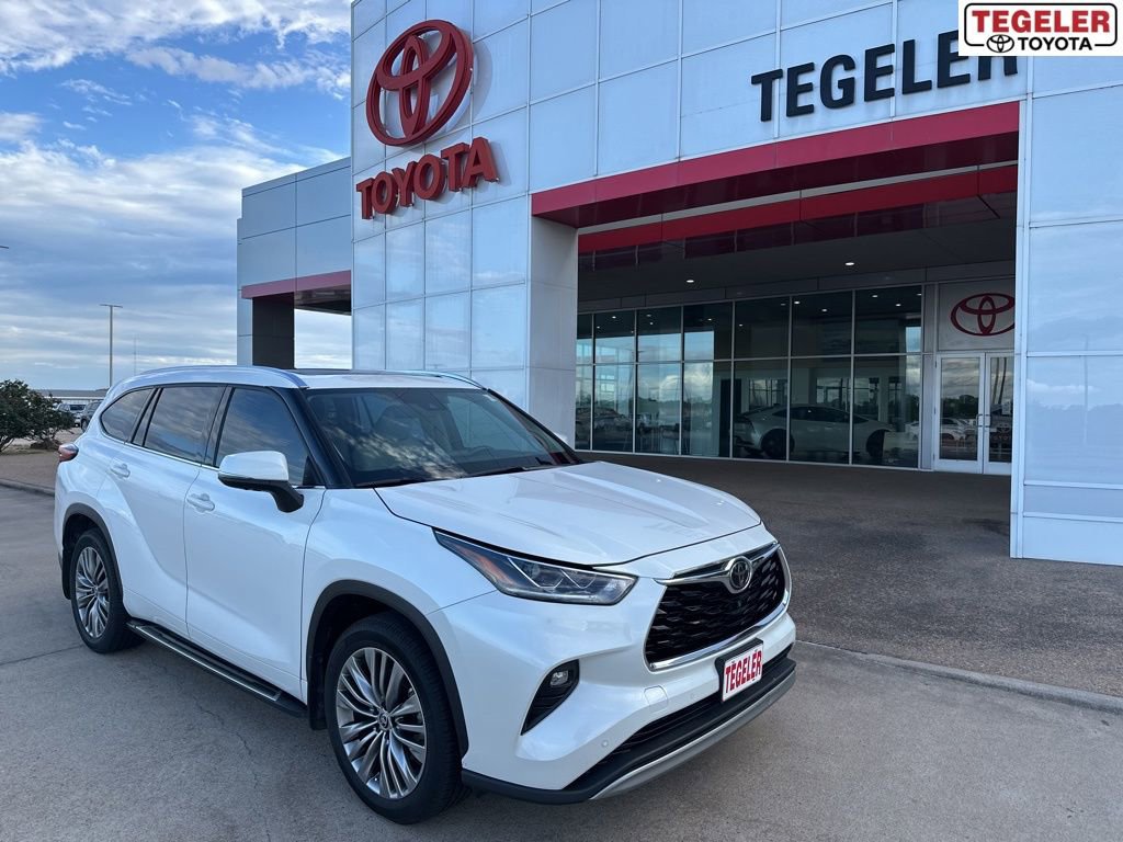 Used 2021 Toyota Highlander Platinum image 1
