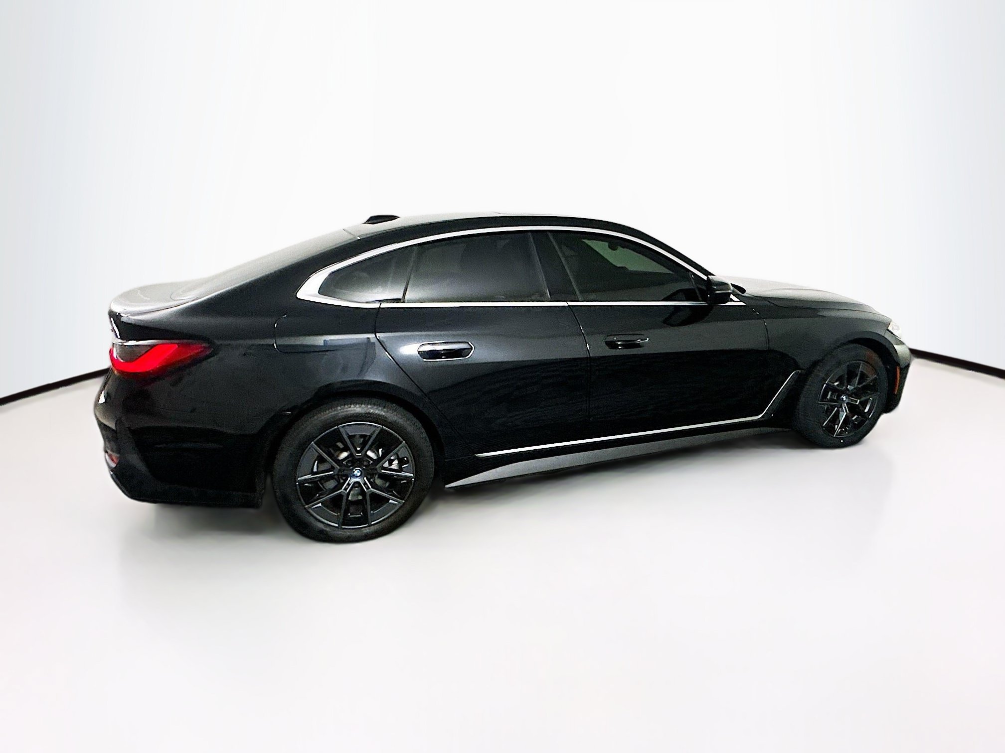 Used 2023 BMW i4 eDrive35 w/ Premium Package RWD image 10