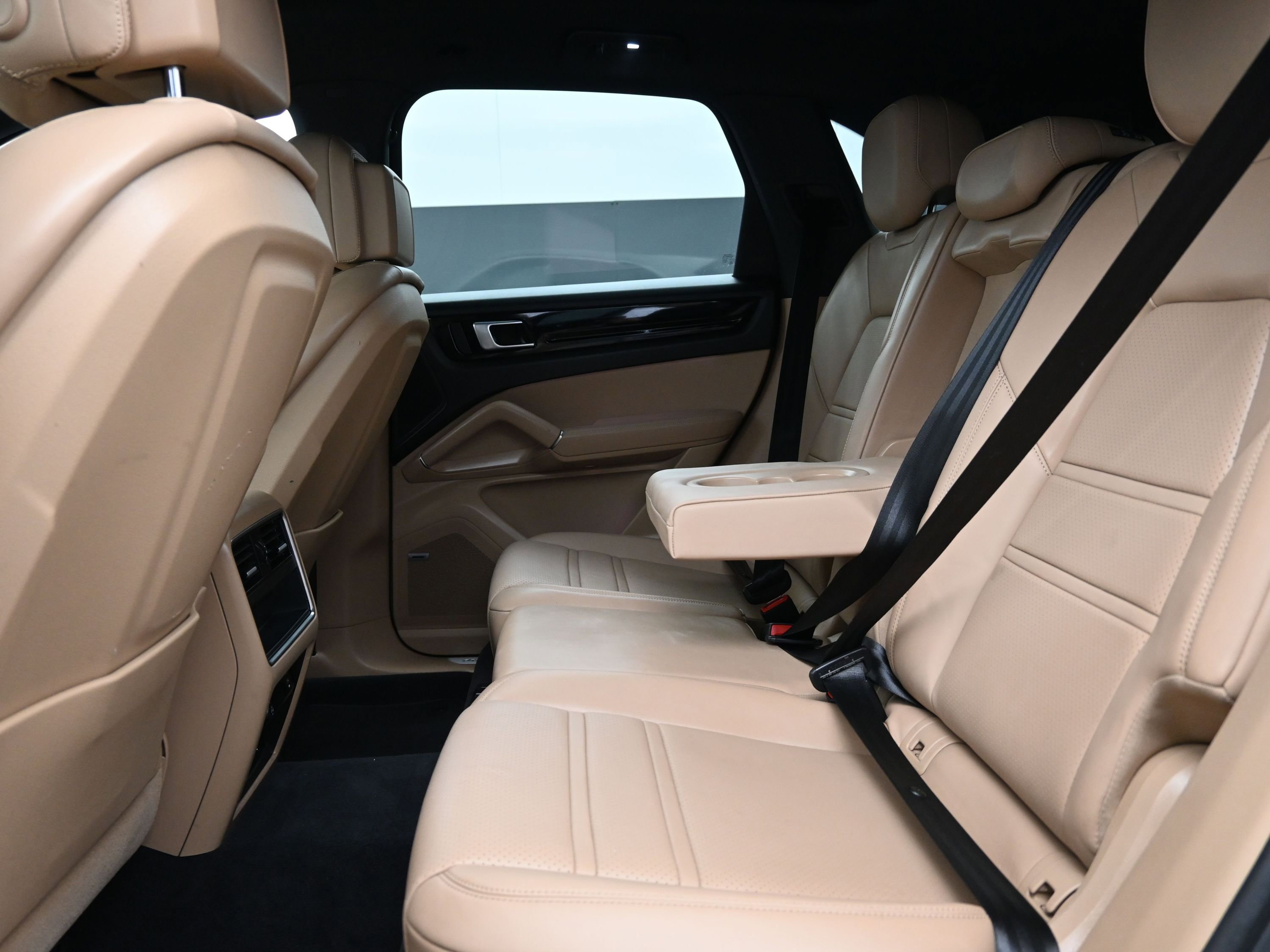 Used 2022 Porsche Cayenne image 18